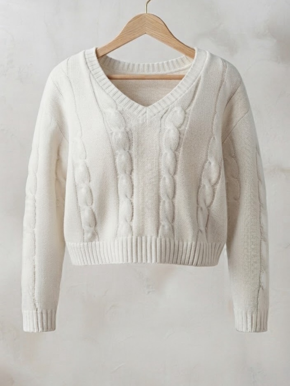 Defrost Cream Cable-Knit V-Neck Sweater- size large